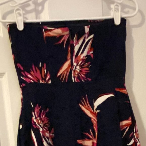 EUC Beautiful Midi dress - Picture 2 of 2